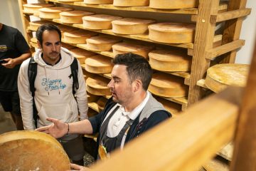 © Visite de la cave d'affinage - L.Meyer - Châtel