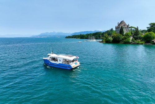 Croisière commentée d'Yvoire en bateau hybride l'Odina