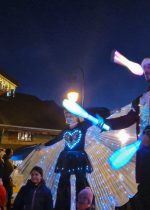 Déambulation du lutin et de la fée de Noël