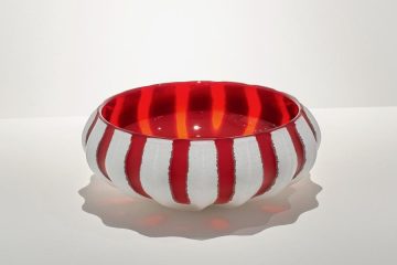 © Exposition " Graal", Verre contemporain. Collection Denise et Marcel Heider._Évian-les-Bains - Damien François, Tomate, 2016, verre soufflé, taillé, photo Yann Savalle