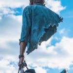 © Bleu de Chine  - Bruno Catalano, Bleu de Chine, « Les Voyageurs », 2017, 304 x 125 x 116 cm, bronze 