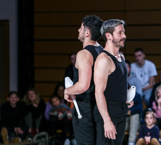 © Spectacle de cirque Fratello - Les Fondus du Macadam_Thonon-les-Bains - Compagnie Bêstîa