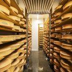 © Visite de la cave d'affinage - L.Meyer - Châtel