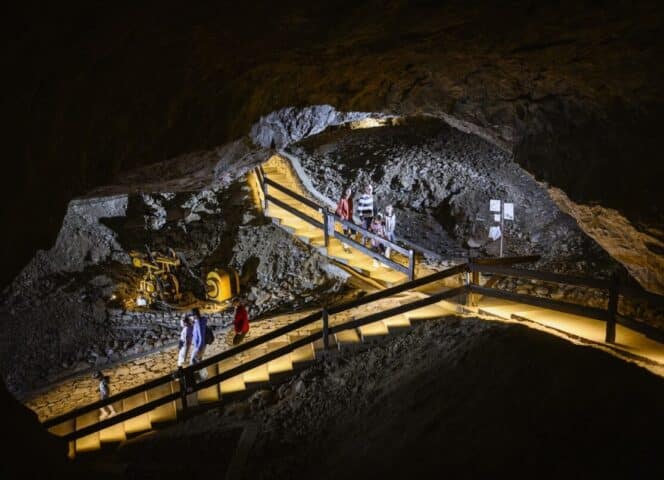 Parcours pédestre pour descendre dans les entrailles des mines de sel de Bex
