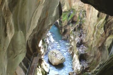 Site géologique d'exception au coeur du Chablais, découvrez les passerelles des Gorges du Pont du Diable.