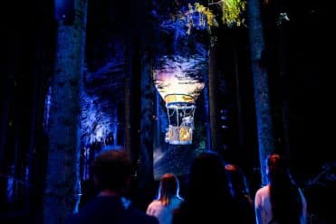 Lumina, des parcours enchantés à travers le Monde tel Alta Lumina aux Gets, douzième parcours nocturne de la série.