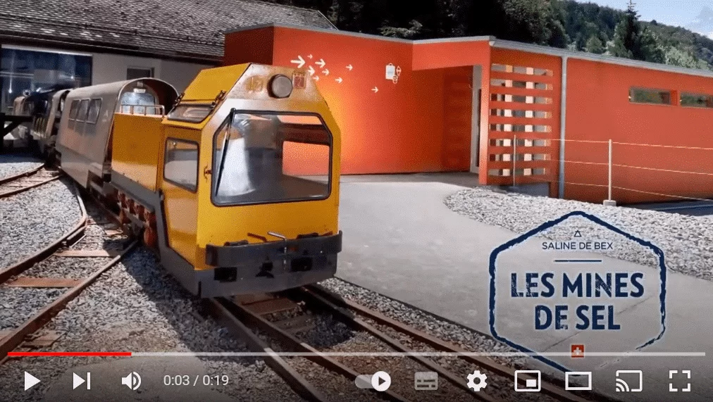 Pour entrer au fond des Mines de sel de Bex, on emprunte le petit train afin de découvrir les entrailles de la montagne salée.