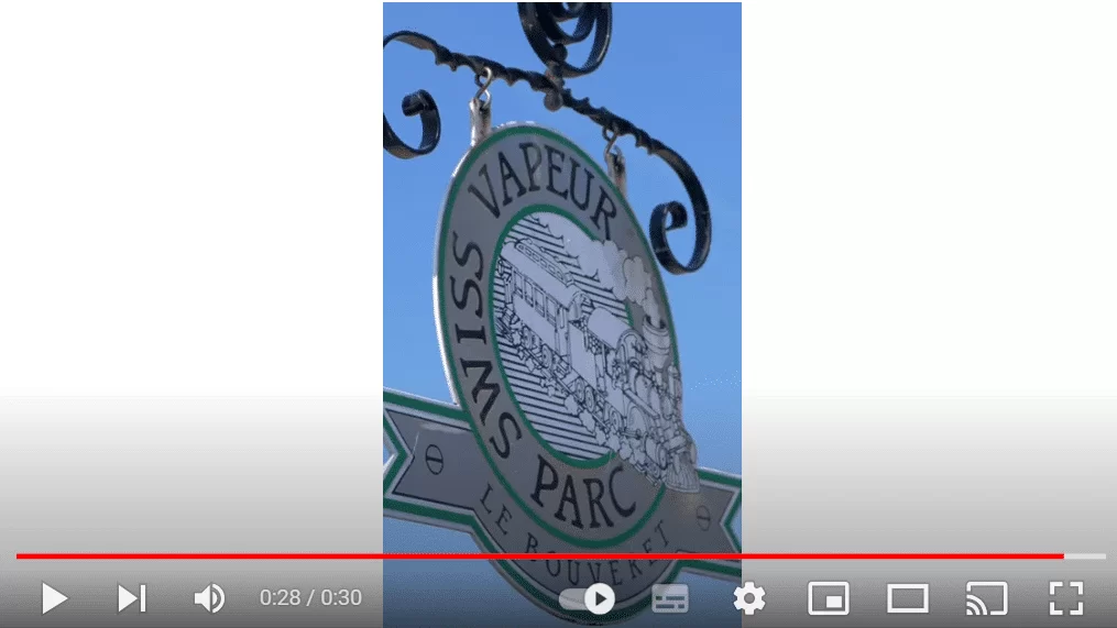 Le Swiss Vapeur Parc au Bouveret tout au bout du lac Léman, parc d'attractions de trains miniatures circulant sur les voies de chemin de fer.