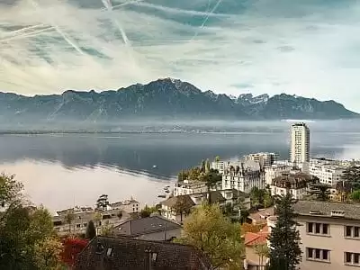 Montreux, la ville suisse réputée pour son microclimat, son festival de jazz et du rire, son château sur les rives du lac Léman.