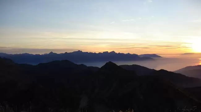 Lever de soleil depuis le Moléson en Gruyère, 2002 mètres.