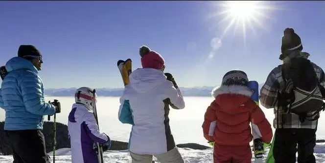 Le plus beau panorama sur le lac Léman accessible en télésiège depuis la Dôle, à la frontière franco-suisse.