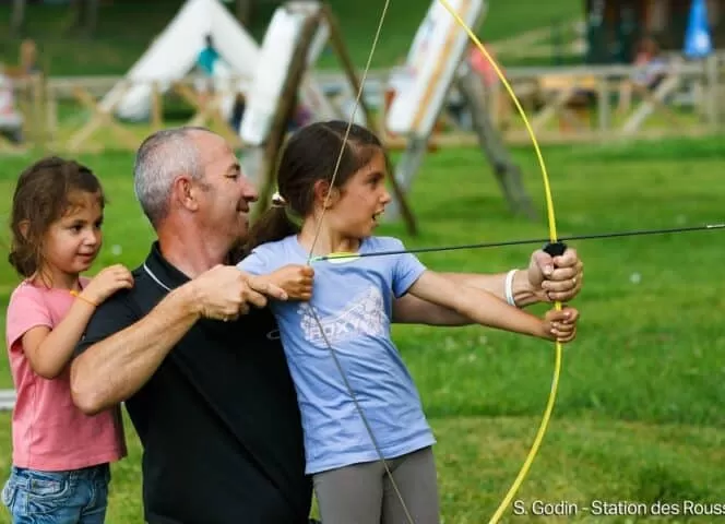 La Station des Rousses est composée de 4 villages, Les Rousses, Lamoura, Prémanon et Bois d’Amont. Première station française labellisée Flocon Vert, elle a puisé son charme dans la beauté de ses paysages et la nature qu’elle préserve.