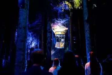 Lumina, des parcours enchantés à travers le Monde tel Alta Lumina aux Gets, douzième parcours nocturne de la série.